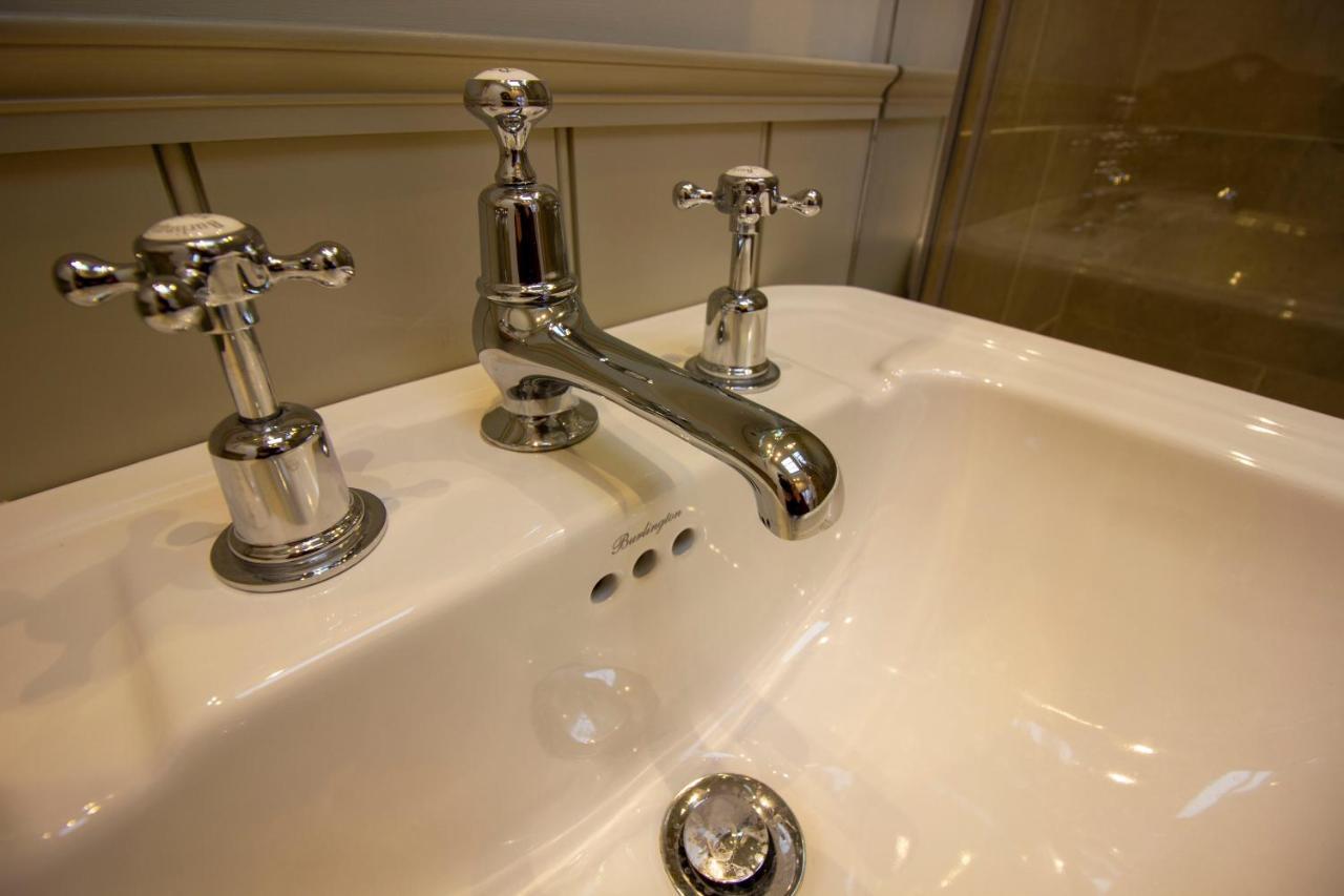 The Potting Shed, 5* Luxury Escape Cirencester Esterno foto