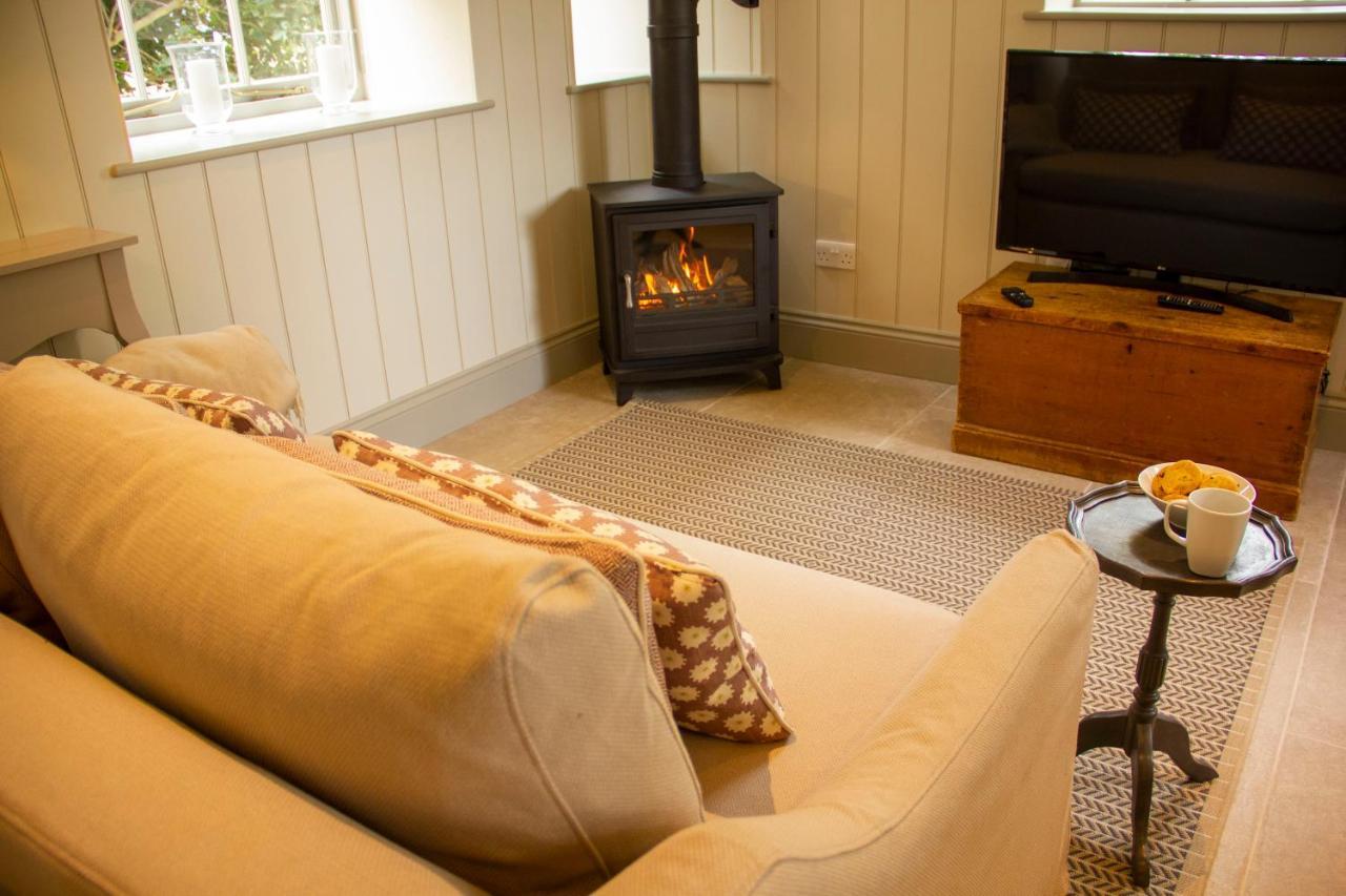 The Potting Shed, 5* Luxury Escape Cirencester Esterno foto